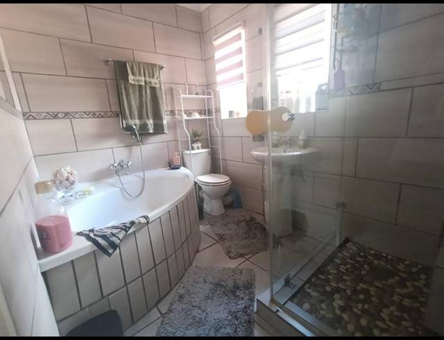 4 BEDROOM HOUSE FOR SALE IN STRUBENVALE